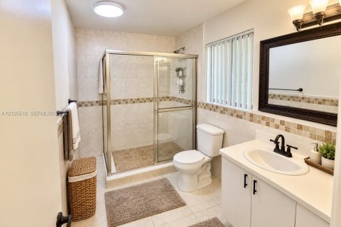 Villa ou maison à vendre à Miami, Floride: 4 chambres, 200.58 m2 № 2414769 - photo 6