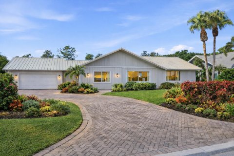 House in Stuart, Florida 4 bedrooms, 269.51 sq.m. № 2183086 - photo 4
