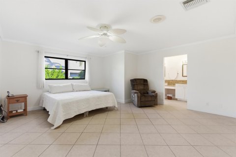 House in Stuart, Florida 4 bedrooms, 269.51 sq.m. № 2183086 - photo 28