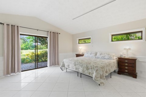 House in Stuart, Florida 4 bedrooms, 269.51 sq.m. № 2183086 - photo 22