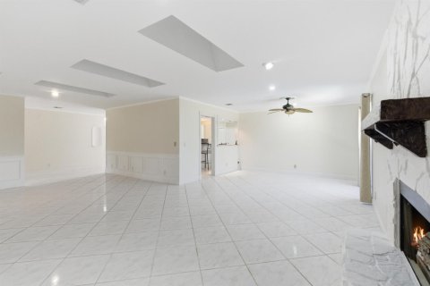 House in Stuart, Florida 4 bedrooms, 269.51 sq.m. № 2183086 - photo 19