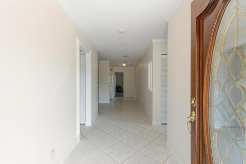 House in Stuart, Florida 4 bedrooms, 269.51 sq.m. № 2183086 - photo 6