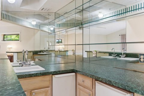 House in Stuart, Florida 4 bedrooms, 269.51 sq.m. № 2183086 - photo 25