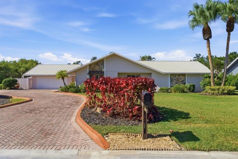 House in Stuart, Florida 4 bedrooms, 269.51 sq.m. № 2183086 - photo 2