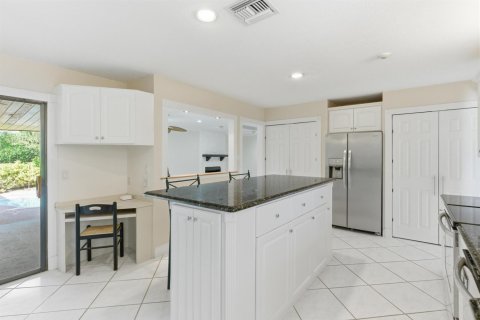 House in Stuart, Florida 4 bedrooms, 269.51 sq.m. № 2183086 - photo 13