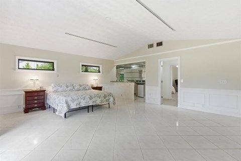 House in Stuart, Florida 4 bedrooms, 269.51 sq.m. № 2183086 - photo 23