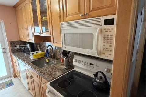 Condominio en alquiler en Pompano Beach, Florida, 2 dormitorios, 95.5 m2 № 2030734 - foto 5