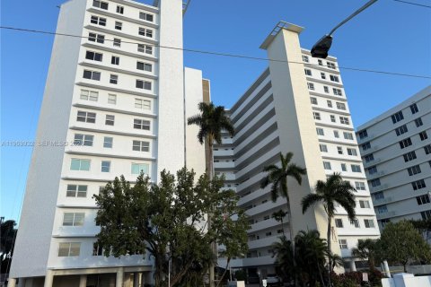 Condominio en alquiler en Pompano Beach, Florida, 2 dormitorios, 95.5 m2 № 2030734 - foto 3