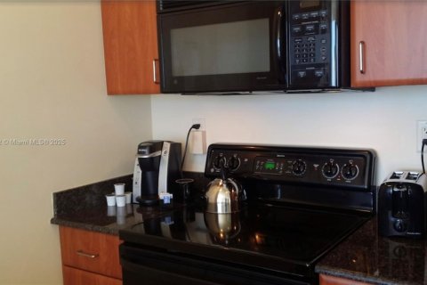 Copropriété à vendre à Sunny Isles Beach, Floride: 61.69 m2 № 1954914 - photo 17