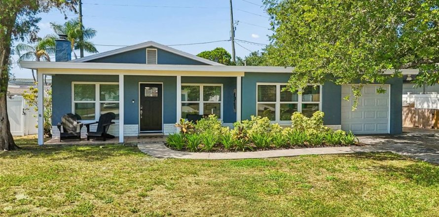 House in Seminole, Florida 4 bedrooms, 165.18 sq.m. № 2223674