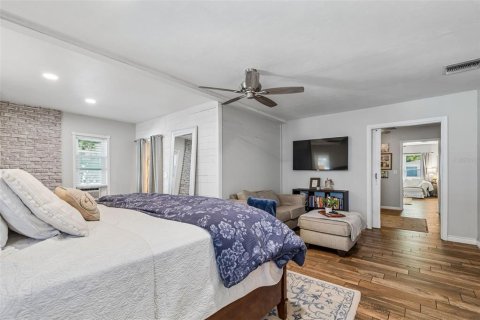 House in Seminole, Florida 4 bedrooms, 165.18 sq.m. № 2223674 - photo 14
