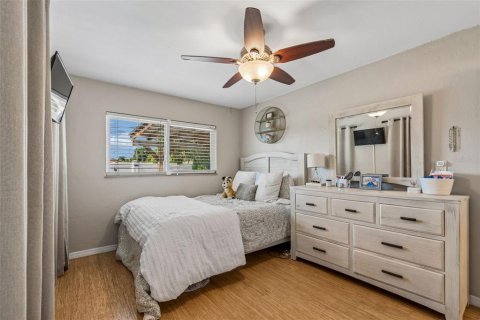 House in Seminole, Florida 4 bedrooms, 165.18 sq.m. № 2223674 - photo 18