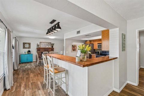 House in Seminole, Florida 4 bedrooms, 165.18 sq.m. № 2223674 - photo 5