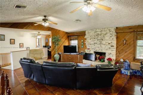 Casa en venta en Okeechobee, Florida, 3 dormitorios № 2023145 - foto 10