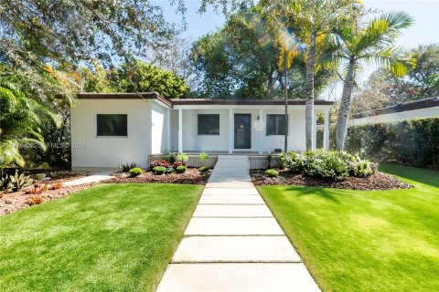 Casa en venta en Coral Gables, Florida, 3 dormitorios, 108.32 m2 № 2044441 - foto 1