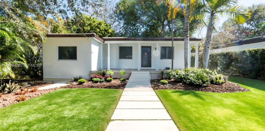 Casa en Coral Gables, Florida 3 dormitorios, 108.32 m2 № 2044441