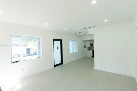 Casa en venta en Coral Gables, Florida, 3 dormitorios, 108.32 m2 № 2044441 - foto 13