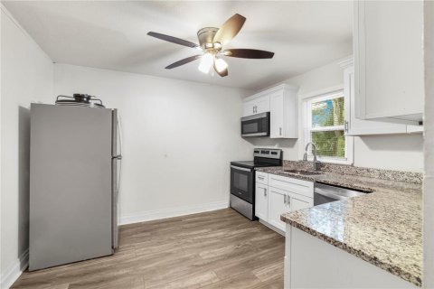 Casa en venta en Tampa, Florida, 3 dormitorios, 99.22 m2 № 2384350 - foto 13