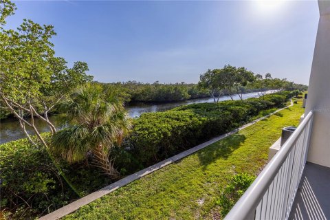 Townhouse in Ruskin, Florida 2 bedrooms, 110 sq.m. № 1598220 - photo 13