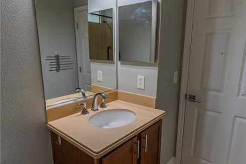 Townhouse in Ruskin, Florida 2 bedrooms, 110 sq.m. № 1598220 - photo 27