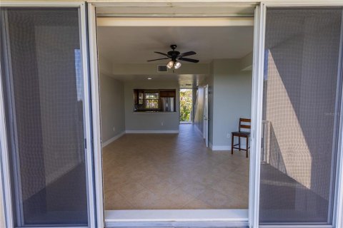 Townhouse in Ruskin, Florida 2 bedrooms, 110 sq.m. № 1598220 - photo 15