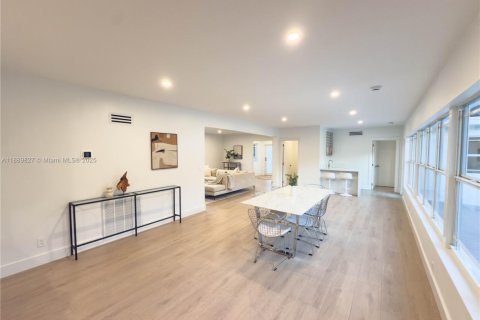 Casa en venta en Miami Shores, Florida, 3 dormitorios, 199.83 m2 № 1938982 - foto 5