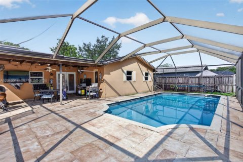 Villa ou maison à vendre à Coral Springs, Floride: 4 chambres, 171.59 m2 № 2076554 - photo 4