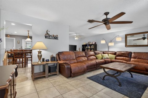 Villa ou maison à vendre à Coral Springs, Floride: 4 chambres, 171.59 m2 № 2076554 - photo 5