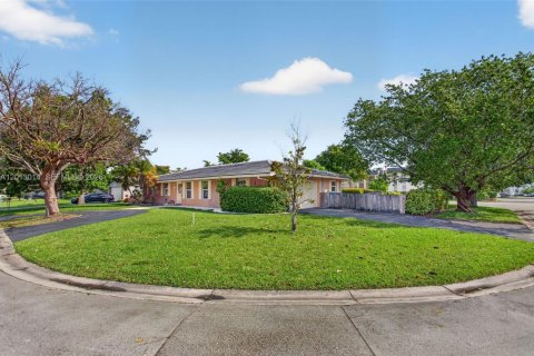 Villa ou maison à vendre à Coral Springs, Floride: 4 chambres, 171.59 m2 № 2076554 - photo 2