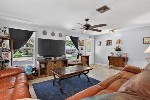 Villa ou maison à vendre à Coral Springs, Floride: 4 chambres, 171.59 m2 № 2076554 - photo 10