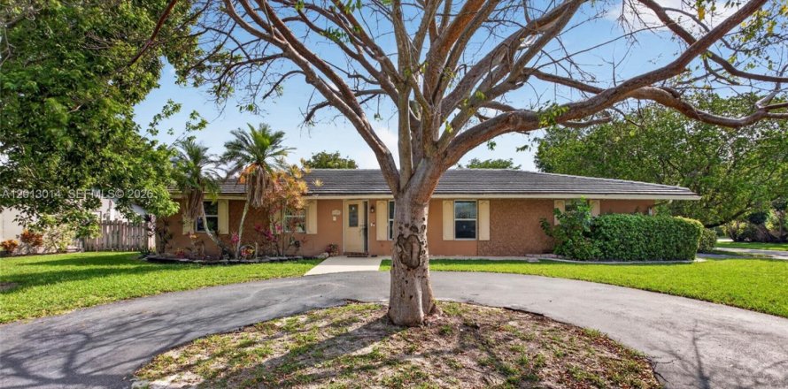 Villa ou maison à Coral Springs, Floride 4 chambres, 171.59 m2 № 2076554