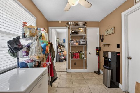 Villa ou maison à vendre à Coral Springs, Floride: 4 chambres, 171.59 m2 № 2076554 - photo 19