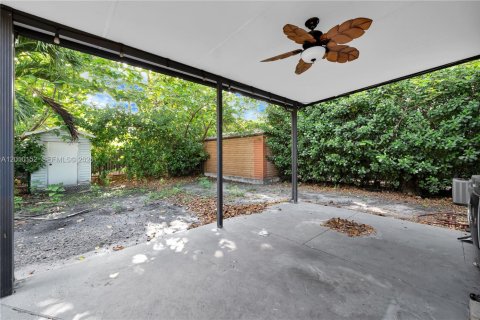 Casa en venta en Miami, Florida, 2 dormitorios, 73.58 m2 № 2073364 - foto 11