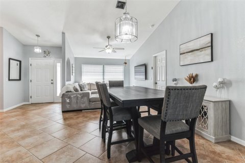 House in Port Charlotte, Florida 3 bedrooms, 131.55 sq.m. № 2378311 - photo 9