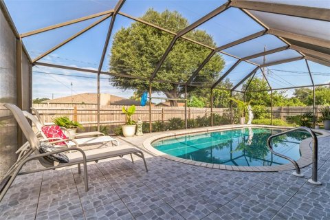House in Port Charlotte, Florida 3 bedrooms, 131.55 sq.m. № 2378311 - photo 2