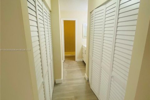 Copropriété à louer à Miami, Floride: 2 chambres, 91.51 m2 № 1841343 - photo 8
