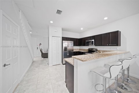 Touwnhouse à vendre à Miami, Floride: 2 chambres, 131.55 m2 № 2343111 - photo 13