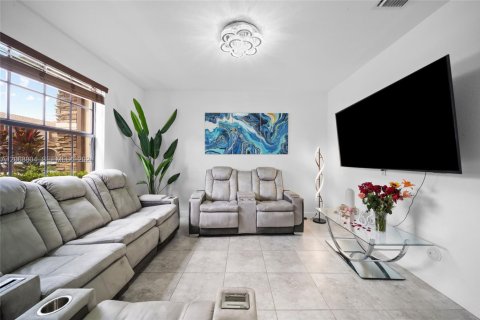 Touwnhouse à vendre à Miami, Floride: 2 chambres, 131.55 m2 № 2343111 - photo 5