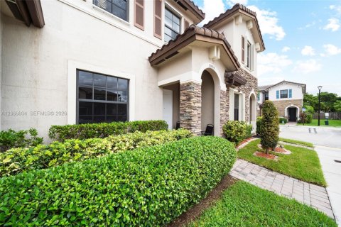 Touwnhouse à vendre à Miami, Floride: 2 chambres, 131.55 m2 № 2343111 - photo 3