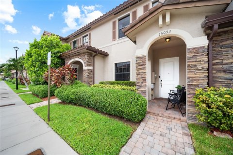 Touwnhouse à Miami, Floride 2 chambres, 131.55 m2 № 2343111