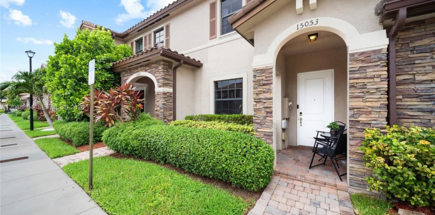 Touwnhouse à Miami, Floride 2 chambres, 131.55 m2 № 2343111