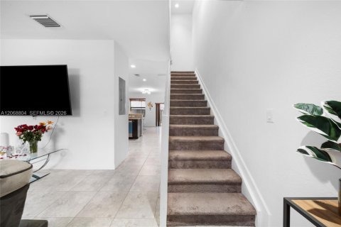 Touwnhouse à vendre à Miami, Floride: 2 chambres, 131.55 m2 № 2343111 - photo 9