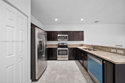 Touwnhouse à vendre à Miami, Floride: 2 chambres, 131.55 m2 № 2343111 - photo 11