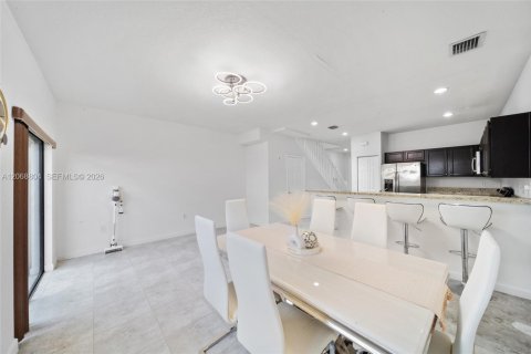 Touwnhouse à vendre à Miami, Floride: 2 chambres, 131.55 m2 № 2343111 - photo 16