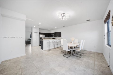 Touwnhouse à vendre à Miami, Floride: 2 chambres, 131.55 m2 № 2343111 - photo 14