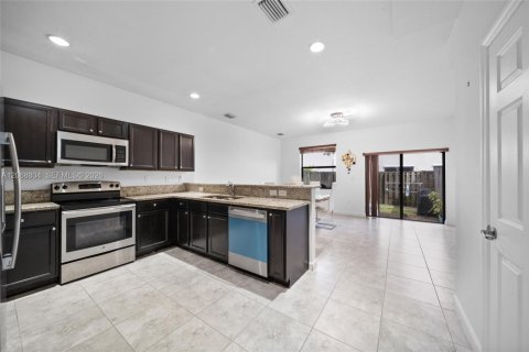 Touwnhouse à vendre à Miami, Floride: 2 chambres, 131.55 m2 № 2343111 - photo 10