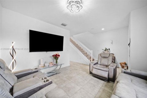 Touwnhouse à vendre à Miami, Floride: 2 chambres, 131.55 m2 № 2343111 - photo 8