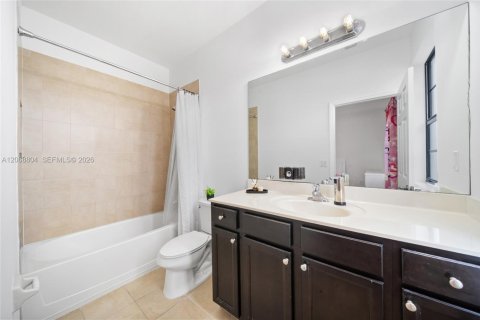 Touwnhouse à vendre à Miami, Floride: 2 chambres, 131.55 m2 № 2343111 - photo 23