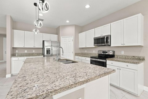 Villa ou maison à vendre à Port St. Lucie, Floride: 4 chambres, 279.26 m2 № 2412514 - photo 12
