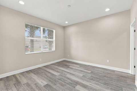 Villa ou maison à vendre à Port St. Lucie, Floride: 4 chambres, 279.26 m2 № 2412514 - photo 7
